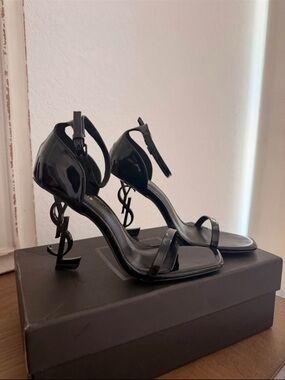 Heels sandals